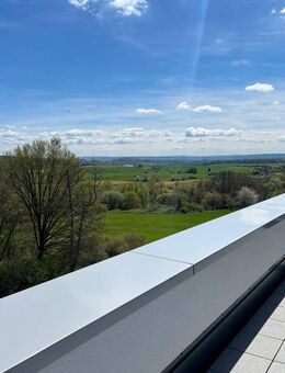 SOFORT-BEZUGSFERTIG: TRAUMHAFTES PENTHOUSE MIT "RUNDUM"-TERRASSE UND WEITBLICK! 3 Zimmer - Dornburg