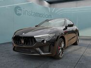 Maserati Levante, TROFEO MY23 V8 580PS AWD Nero&Nero, Jahr 2023 - München