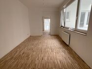 Helle 3,5-Zimmer-Wohnung // 3. Stock // 83 qm // Balkon und Küche - Pforzheim