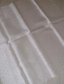 Schöne festliche creme Tischdecke. - Saarbrücken Zentrum