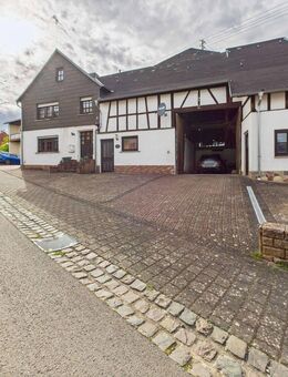 *Historisches Fachwerkhaus mit Scheune* - Sulzbach (Landkreis Birkenfeld)