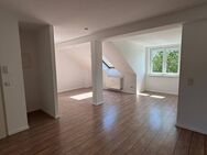 Helle Dachgeschosswohnung mit Balkon & Einbauküche - Nähe RUB, ideal für 1-2 Personen - Bochum