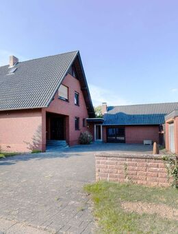 Großzügiges Ein- bis Zweifamilienhaus mit weitläufigem Gartenparadies in Rahden - Rahden