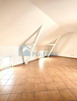 2- Zimmer- Dachgeschosswohnung mit Balkon, Bad mit Wanne, Dusche und Fenster - Parchim