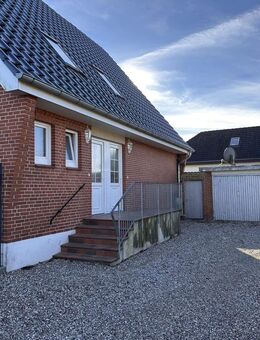 +++ Leben auf dem Lande in frisch renovierte Erdgeschosswohnung mit Keller, Garage und Garten +++ - Sörup