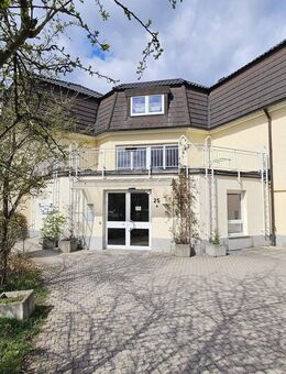 TOP-Eigentumswohnung: behindertengerecht, Balkon, Aufzug, Tiefgaragenplatz + 2. Stpl. - Neustadt (Coburg)