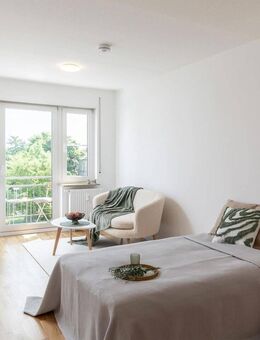 Bezugsfrei! Hochwertig renovierte 1-Zimmer-Wohnung mit Küche, Balkon & Stellplatz in Leipzig - Leipzig