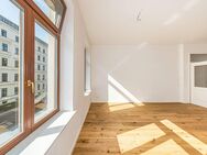 Im schönen Leipziger Zentrum: Familienfreundliche 4-Zimmer-Altbauwohnung mit 2 Bädern & Balkon - Leipzig