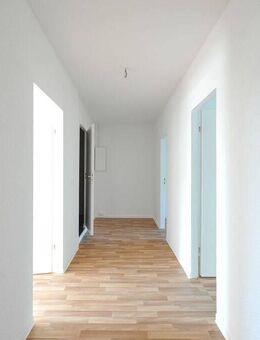 Vollsaniert in der 4. Etage ab Dezember 2025 - Halle (Saale)