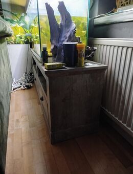 Aquarium mit Inhalt und allen Geräten dazu komplett 360 Liter groß mit passenden unterschrank - Bördeland