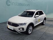 VW T-Roc, 1.5 TSI LIFE, Jahr 2023 - München