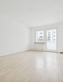 +++Schöne 3-R-W in Neustadt (Sa) bietet sonnige Zimmer, Loggia & Waldnähe - Ihr Ort zum Ankommen!+++ - Neustadt (Sachsen)