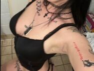 Heiße Goth Queen Madie | Paypigs & Versager antreten! - Nürnberg