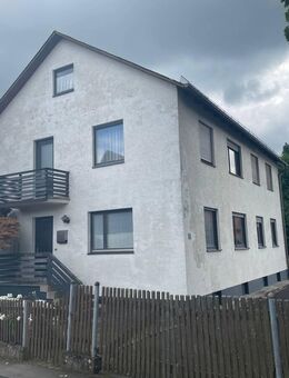 Zentral gelegenes Zweifamilienhaus mit viel Platz und schönem Garten! - Waidhaus
