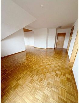 Helle 3-Zimmer Dachgeschosswohnung mit zwei Balkonen in Rülzheim - Rülzheim