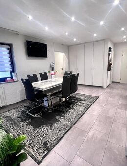 Gepflegte 4/1 Zimmer Wohnung mit Lift, Balkon und Garage - Waghäusel