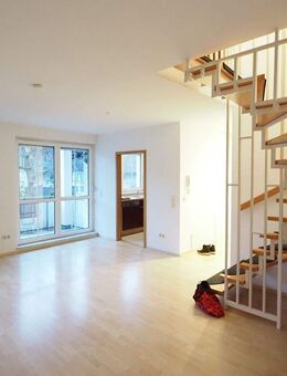 Moderne, schicke und gemütliche 3-Zimmer-Maisonettewohnung mit Einbauküche und Balkon in grüner ruhiger Lage in Weisendorf - Weisendorf