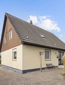 Großzügiges Einfamilienhaus auf großem Grundstück - Pinneberg