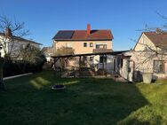 TOP! Ruhig gelegenes Zweifamilienhaus mit schönem Garten! - Karben