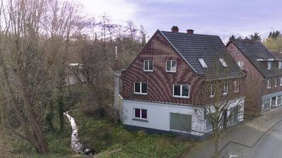 Modernisiertes Wohn-u.Geschäftshaus in Hürth Wohnfläche + Gewerbefläche 329 m² 4 PKW-Stellplätze