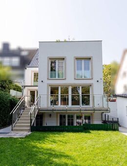Modernes Stadthaus mit großem Garten - Frankfurt (Main)