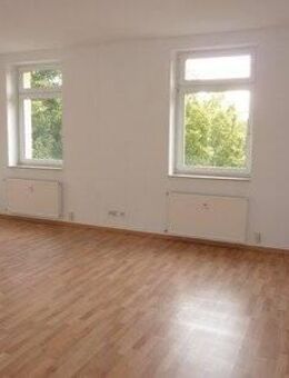 -- Wohnung mit Balkon -- - Weißenfels