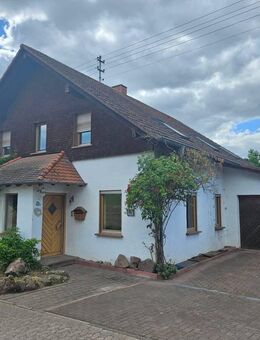 freistehendes Ein- / Zweifamilienhaus / Garage in ruhiger Lage von Illingen-Wustweiler - Illingen (Saarland)