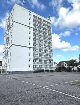 Hoch hinaus im Wolfener Hochhaus - Kapitalanlage mit Entwicklungspotenzial - Bitterfeld-Wolfen