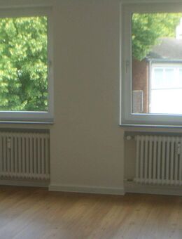 Erstbezug nach Sanierung - kleine Dreizimmerwohnung mit Südbalkon und gehobener Ausstattung - Köln