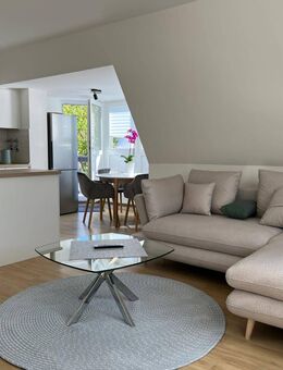 Möblierte- hochwertige gemütliche 3 Zimmer Dachgeschosswohnung in Grünlage ### - Berlin