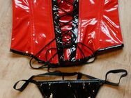 NEU Lack Straps Korsage Rot schwarz + String schwarz Gr S - Verl