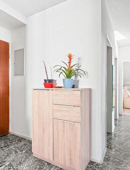 Familiendomizil: 4-Zimmer-Wohnung mit KFZ-Stellplatz und Einbauküche in Gottmadingen - Gottmadingen