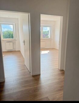 rstbezug nach Sanierung: Traumhafte Dachgeschosswohnung mit West-Balkon in Osnabrück-Kalkhügel! - Osnabrück