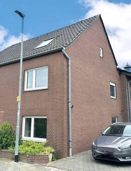 Zweifamilienhaus auf einem großen Grundstück in gefragter Wohnlage - Kaarst