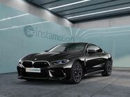 BMW M8, Competition EU6e Coupe AD digitales Sitze, Jahr 2024 - München