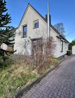 Gemütliches Einfamilienhaus mit Garage und Teich - Bönebüttel