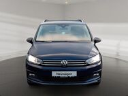 VW Touran, 1.5 l TSI Comfortline OPF, Jahr 2022 - Weißenfels