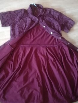 dunkelrotes, weinrotes Sommerkleid, Spitzenkleid, knielang, kurze Ärmel, Knöpfe - Wernigerode Zentrum