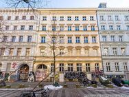 Attractive 3-room apartment with ceiling stucco in Wrangelkiez Kreuzberg - Berlin