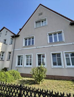 Charmante 3-Zimmer-Wohnung mit PKW-Stellplatz im Vorderhaus - Gosen-Neu Zittau