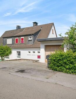 Moderne Doppelhaushälfte mit Einliegerwohnung & Garage - Plettenberg