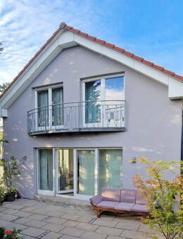 Von Privat: Lichtdurchflutetes Architekten-Haus mit Einliegerwohnung in Top-Halbhöhenlage - Weissach