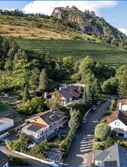Traumhaft gelegenes Einfamilienhaus m. Gartenteich u. herrlichem Alpenblick, in Bestlage von Singen. - Singen (Hohentwiel)