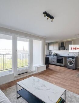 IMMOBERLIN.DE - Sehr ansprechende Wohnung mit Westloggia + Dachterrassenpotential in angenehmer Lage - Berlin