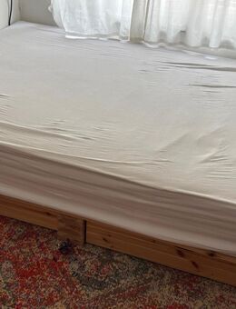 Palettenbett mit zwei Schubladen 140x200 - Freiburg (Breisgau)