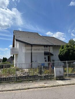 Freistehendes Einfamilienhaus mit ca. 241 m² Wohnfläche und neuer Wärmepumpe in ruhigem Mischgebiet - Bexbach