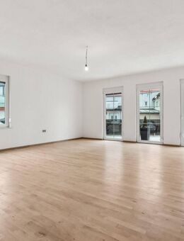 PROVISIONSFREI ! - Hochwertig kernsanierte 4-Zimmer-Erdgeschosswohnung mit großzügiger Süd-Terasse! - Schwabmünchen