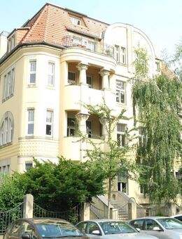 ++ Helle und schöne Altbau 2- Raumwohnung mit Parkett, Wohnküche und Außenstellplatz in Dresden Striesen - Dresden