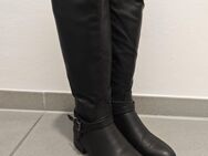 Suche Sie, welche Stiefel trägt --> Gegen Bezahlung - Metzingen