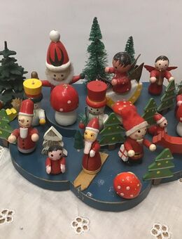 Weihnachtsschmuck alte kleine Wolke mit Figuren. - Düsseldorf